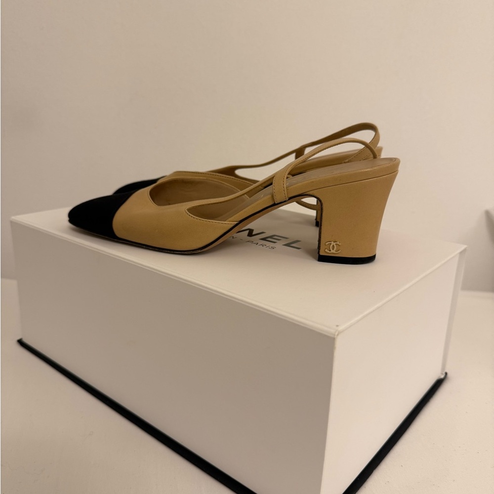 CHANEL Tan and Black Slingback Heels